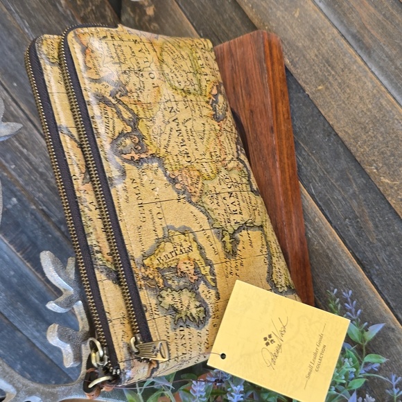 Patricia Nash European Map Clutch Free Shipping - Picture 2 of 11